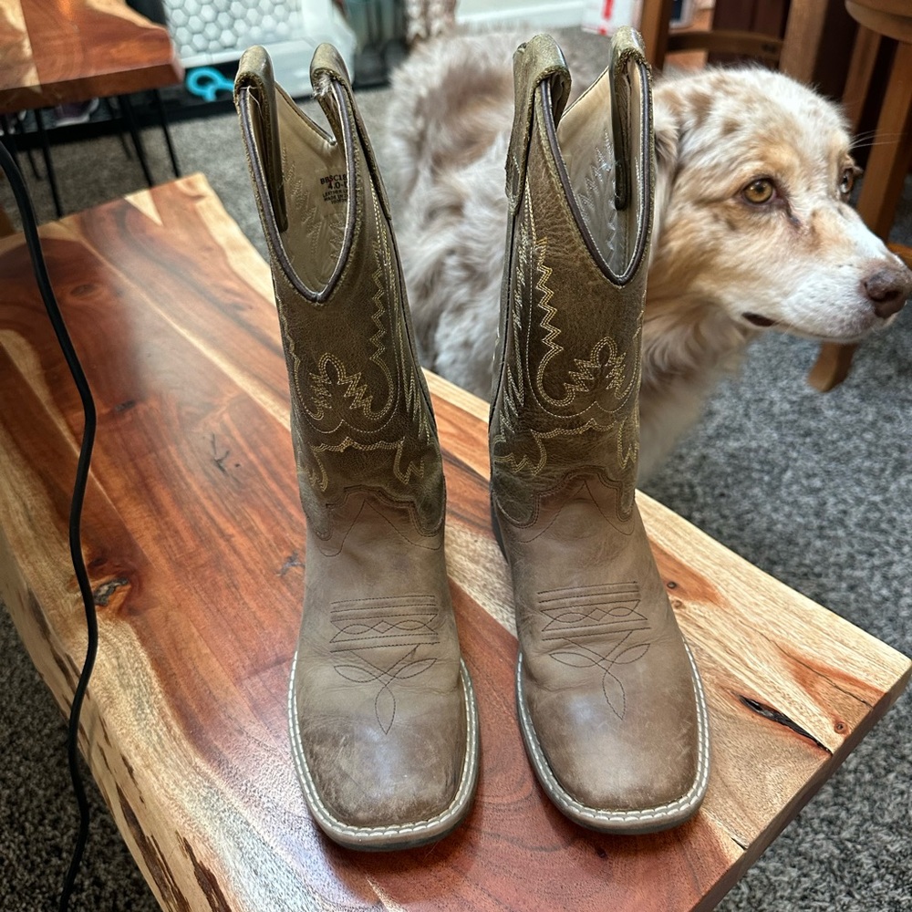 Very good condition. Barely used.